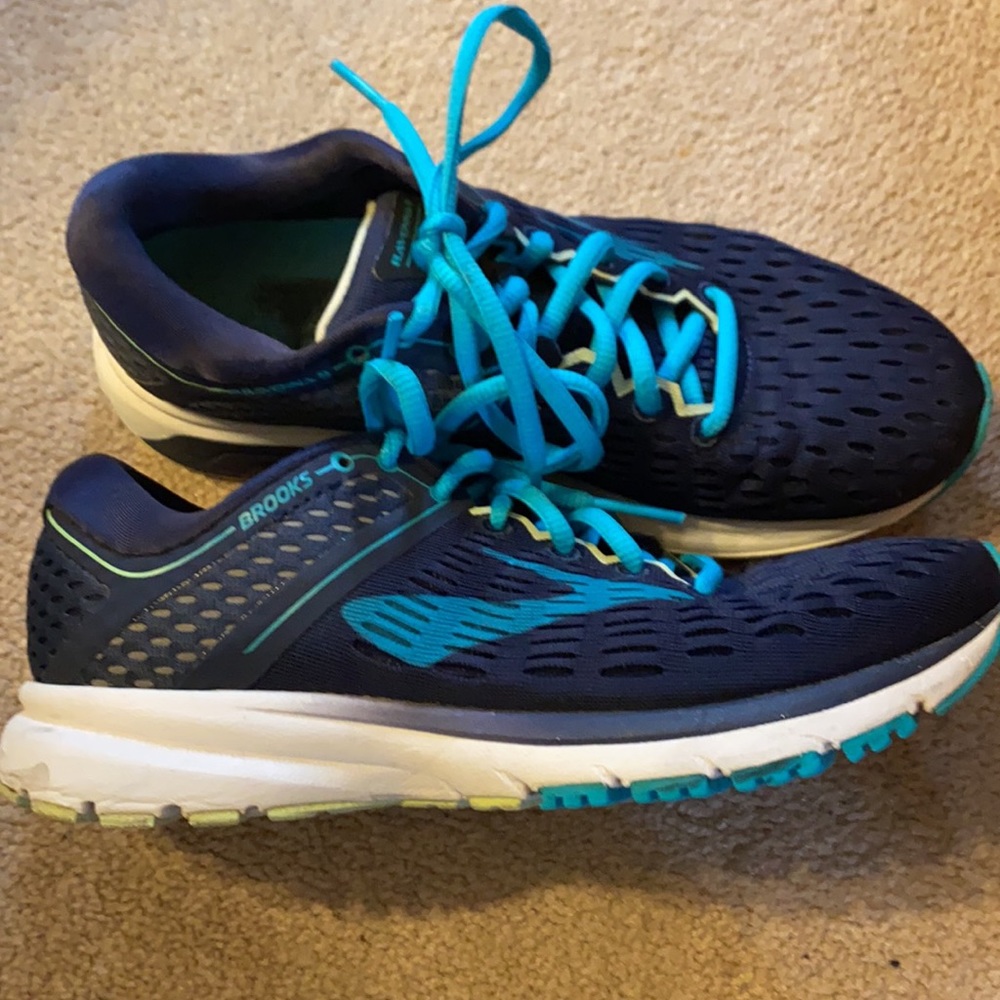 Brooks size 6.5M little wear